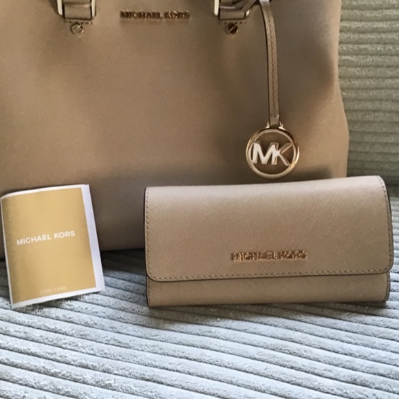 Michael Kors tote and wallet set - Picture 3 of 4